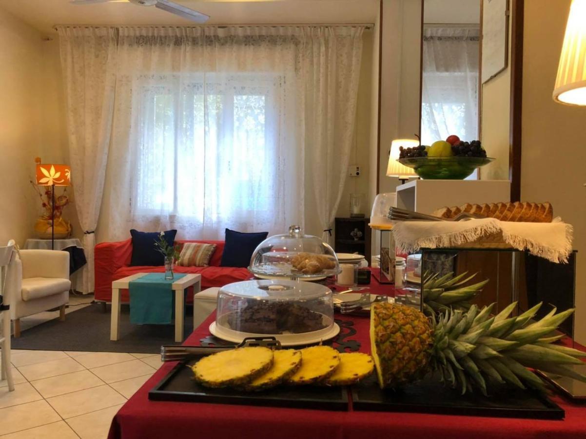Bed And Breakfast Villa Giovanna Rimini Bagian luar foto